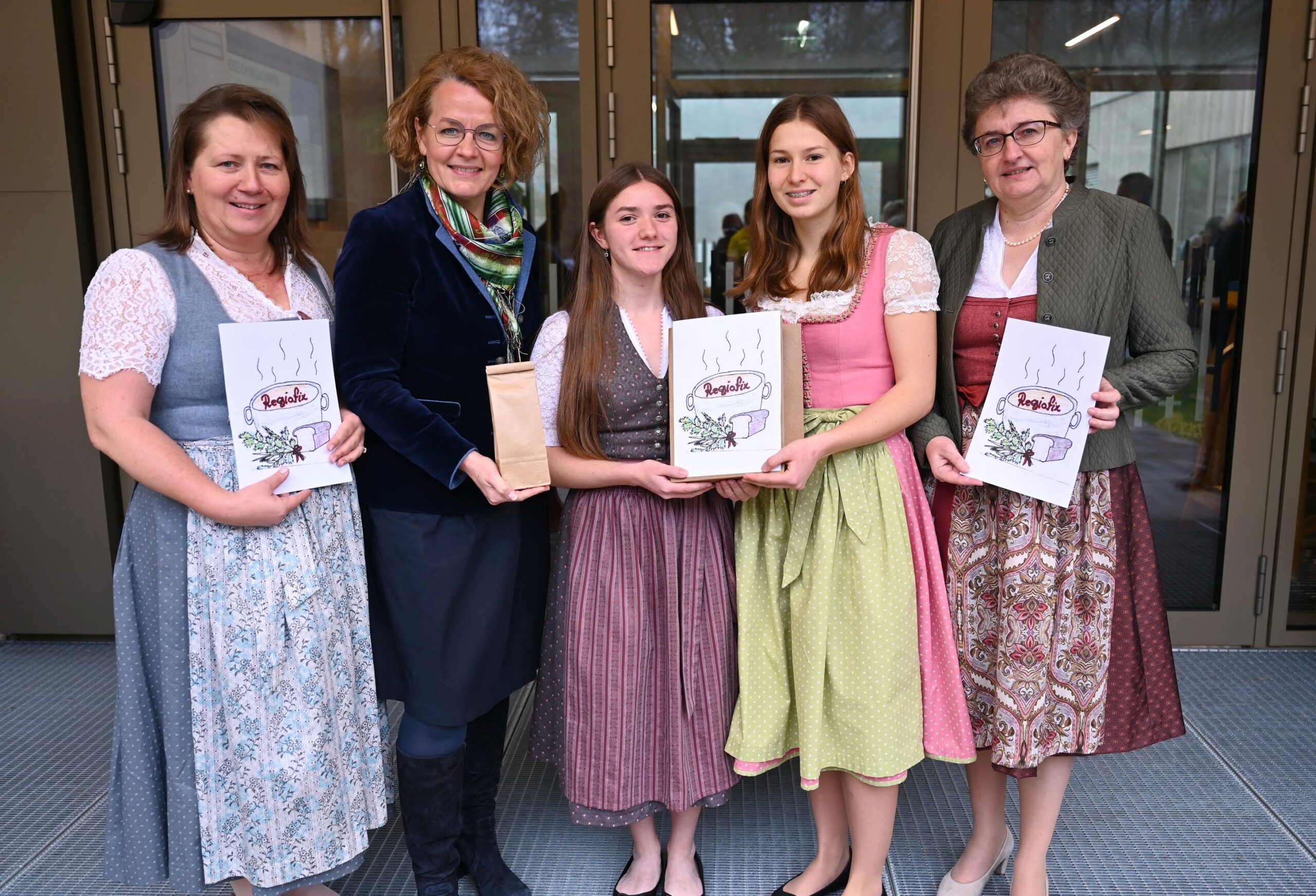 Juniorfirma der Fachschule Pyhra erzeugt Backmischungen für ofenfrisches Brot