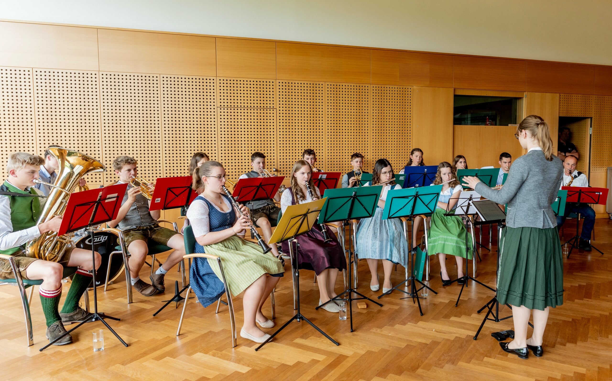Das Blasmusik-Ensemble der LFS Pyhra spielt groß auf in der Landeslandwirtschaftskammer NÖ – Krönung der neuen Milchhoheiten
