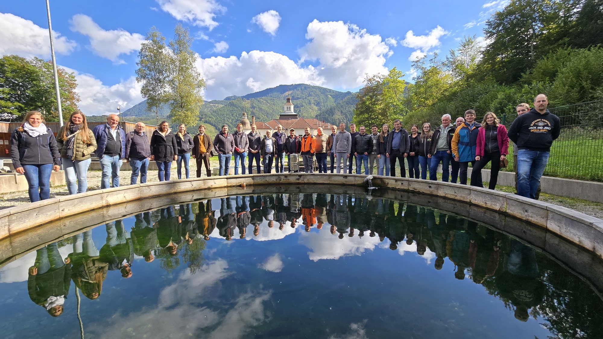 Die Teilnehmerinnen und Teilnehmer besichtigten auch die biologische Fischereiwirtschaft der Fachschule Hohenlehen