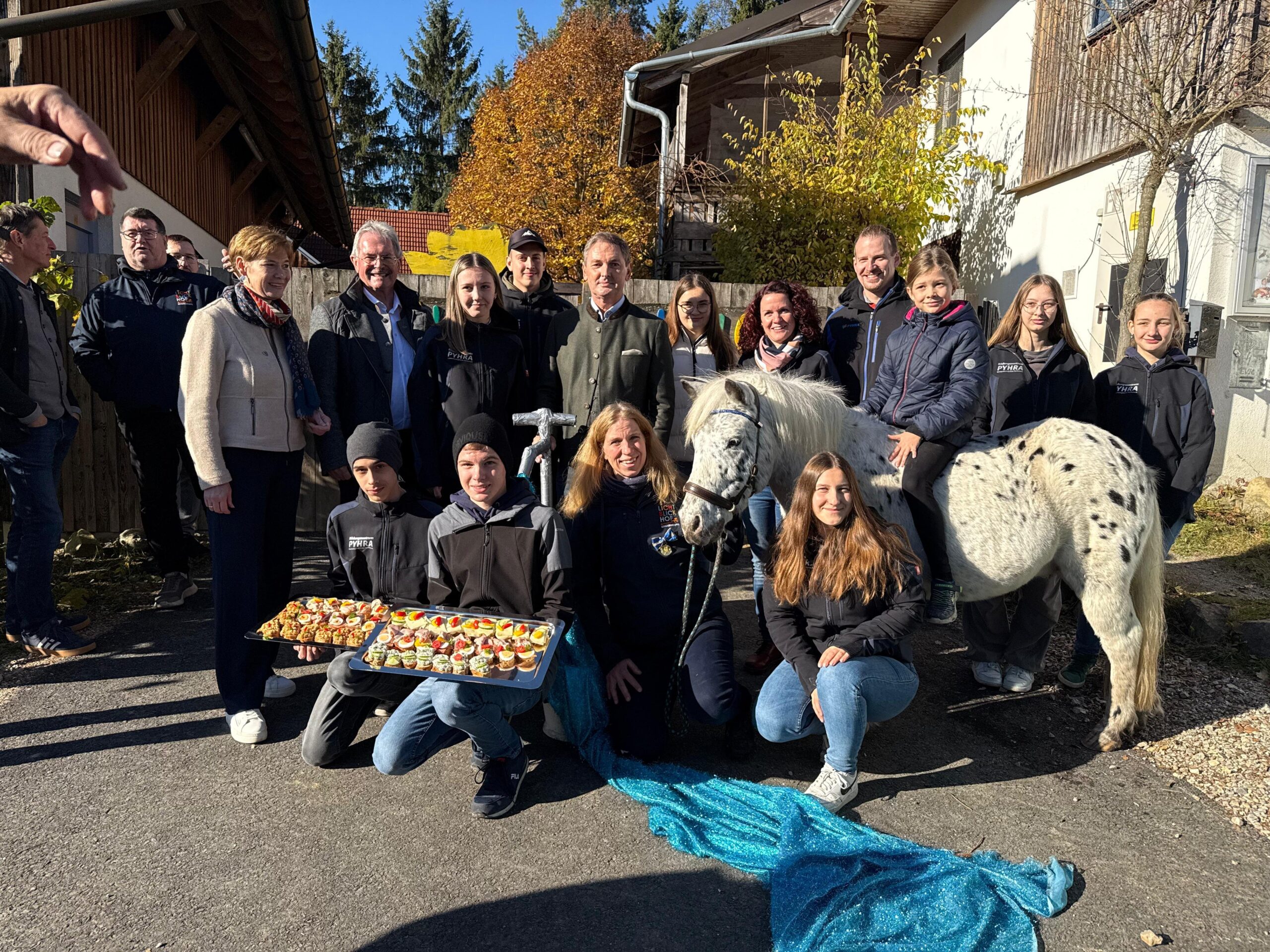 Das Bildungszentrum Pyhra unterstützt den Lichtblickhof – DANKE-FRÜHSTÜCK am Lichtblickhof für die neue Ortswasserleitung