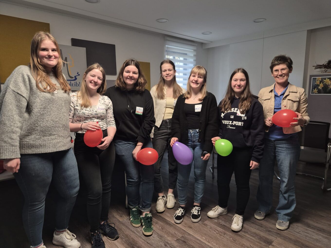 Schülerinnen der 3 BHM gestalteten Mittagstreff mit Seniorinnen und Senioren