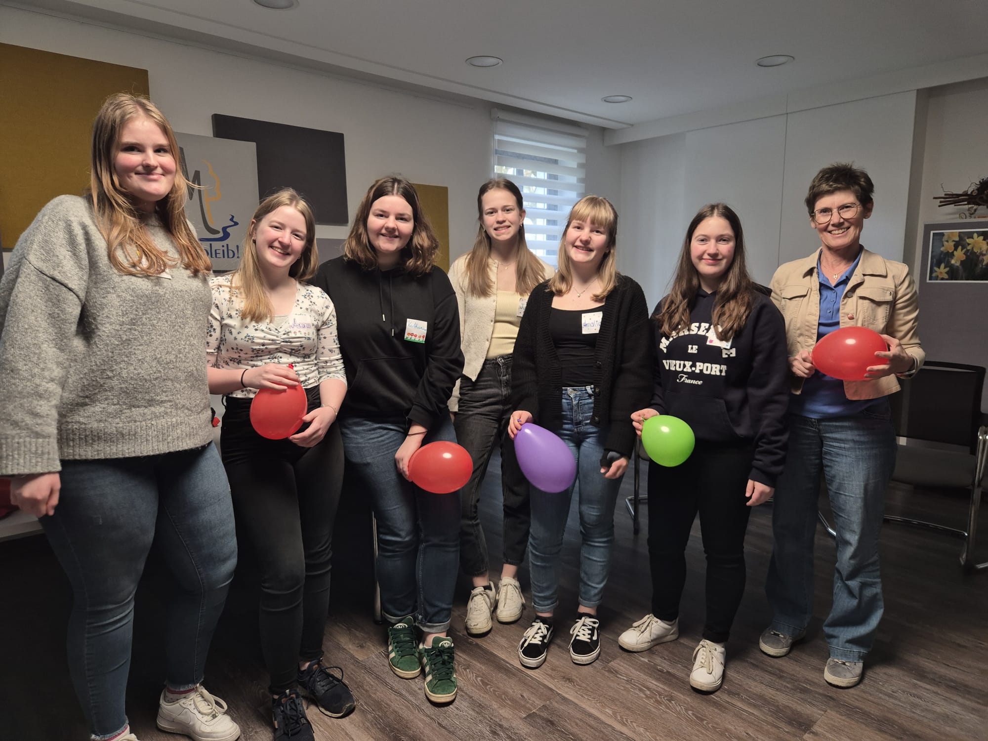 Schülerinnen der 3 BHM gestalteten Mittagstreff mit Seniorinnen und Senioren