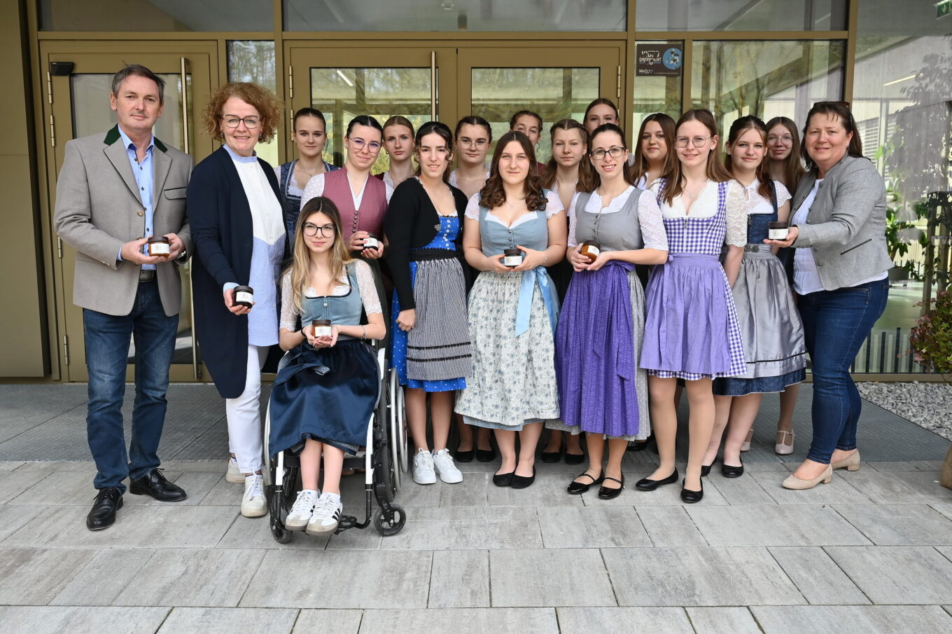 Juniorfirma der Fachschule Pyhra bringt die Weltküche ins Glas