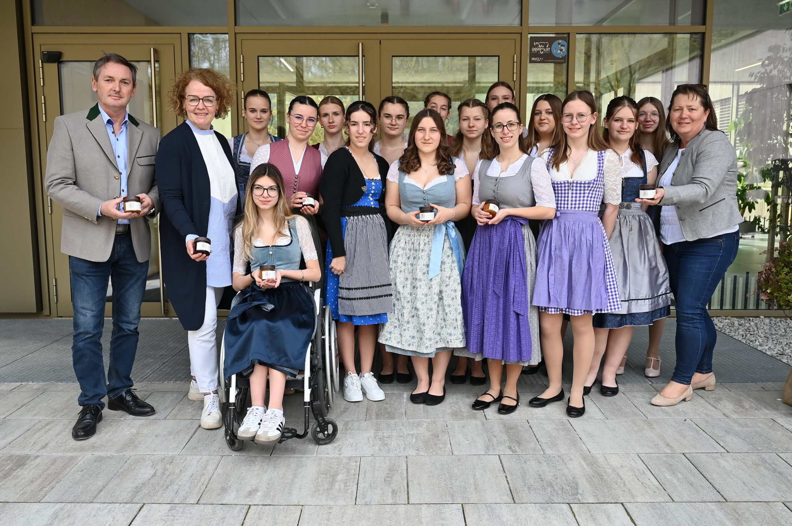 Juniorfirma der Fachschule Pyhra bringt die Weltküche ins Glas